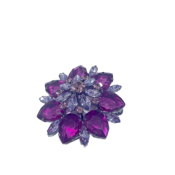 Pretty costume flower pin in pinks and purples. New. - Picture 1 of 3